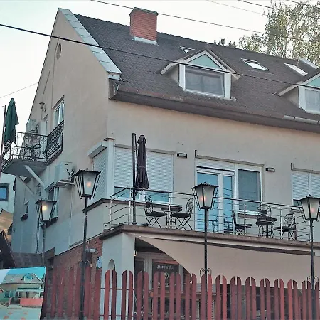 Sylvia Apartman