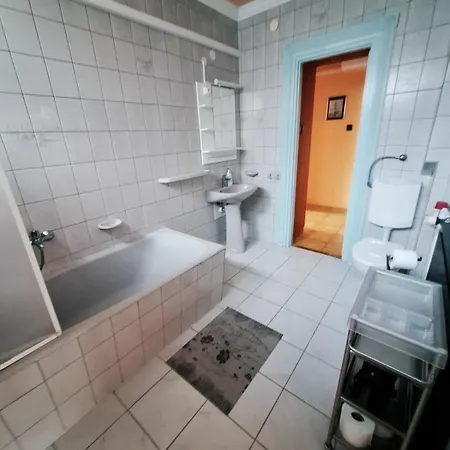 Sylvia Apartment *
